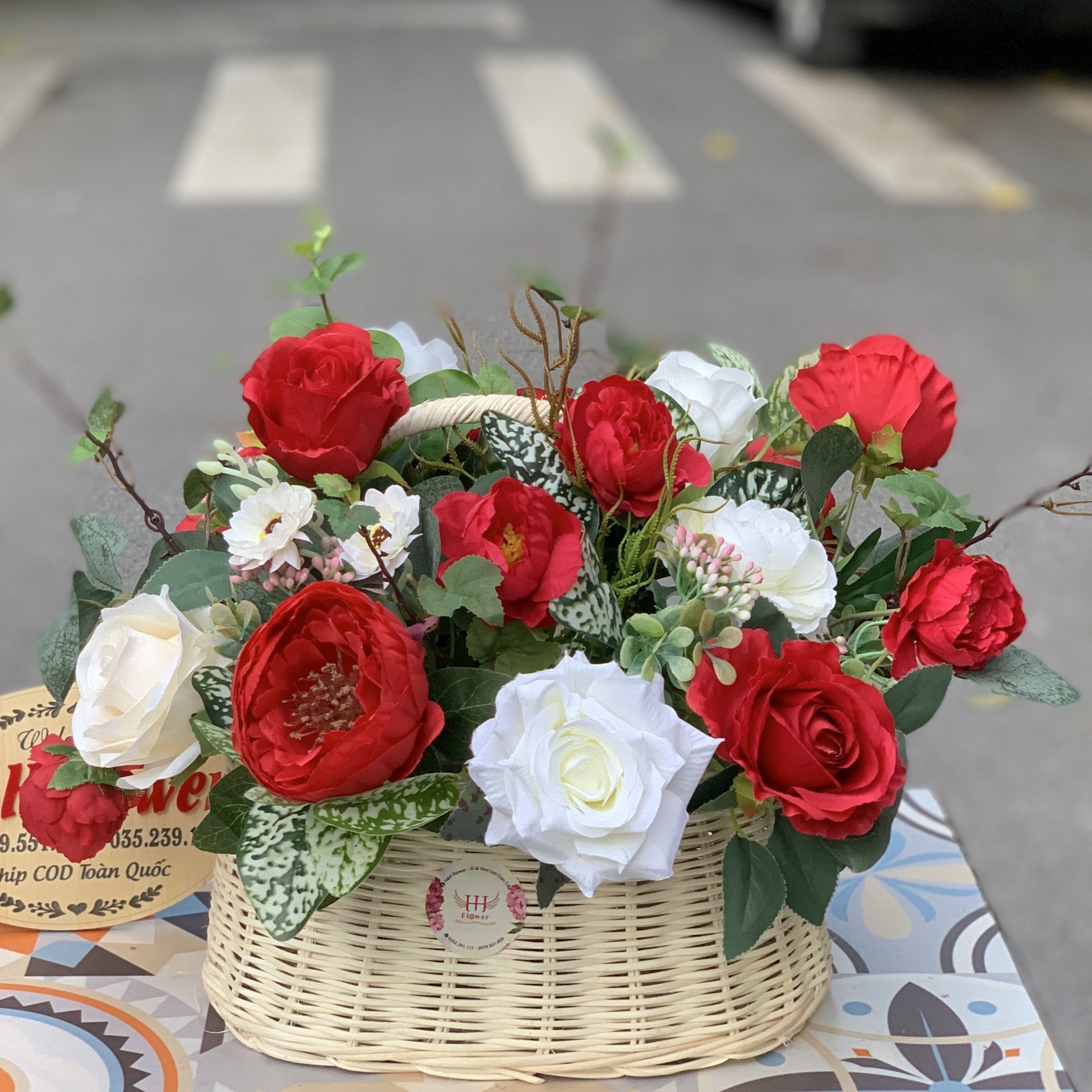 Giỏ hoa lụa đẹp tặng những dịp đặc biệt trong năm - Hoa Lụa HH